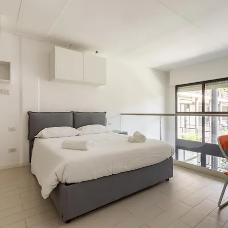 Appartamento Elegant Loft With Balcony! Milano Esterno foto