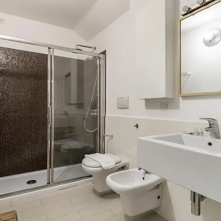 Appartamento Elegant Loft With Balcony! Milano Esterno foto