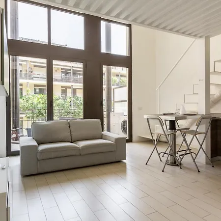 Appartamento Elegant Loft With Balcony! Milano Esterno foto
