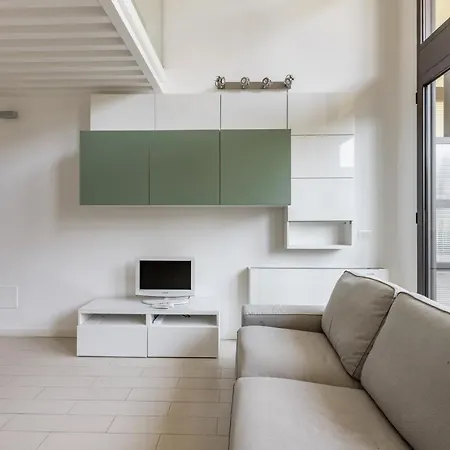 Appartamento Elegant Loft With Balcony! Milano Esterno foto