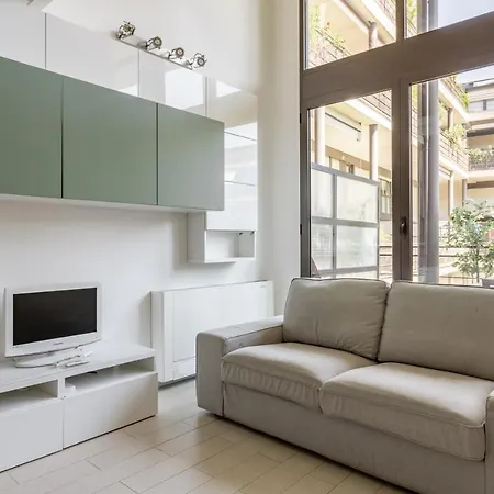 Appartamento Elegant Loft With Balcony! Milano Esterno foto