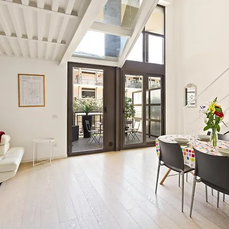 Appartamento Elegant Loft With Balcony! Milano Esterno foto