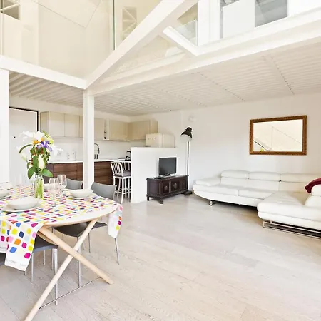 Appartamento Elegant Loft With Balcony! Milano Esterno foto