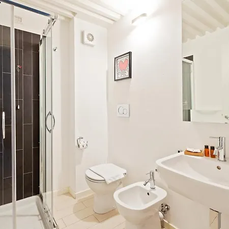 Appartamento Elegant Loft With Balcony! Milano Esterno foto