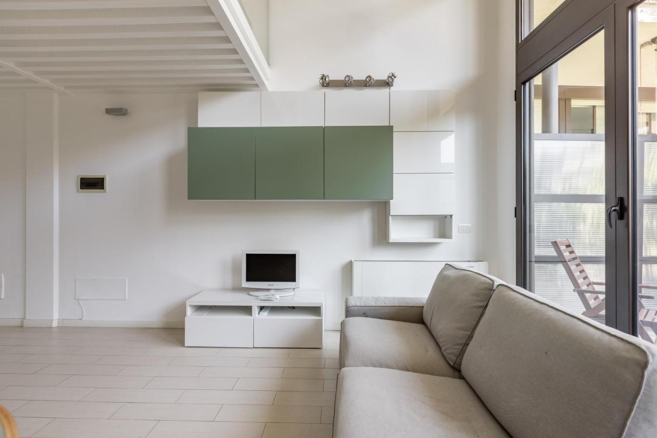 Elegant Loft With Balcony! Apartment *