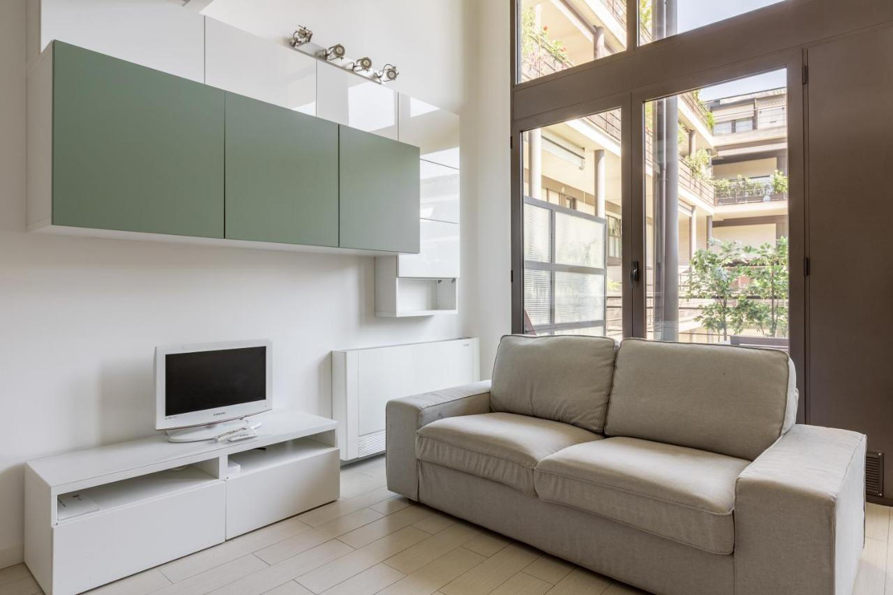 Elegant Loft With Balcony! Apartment