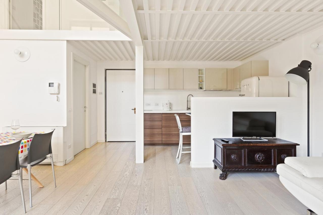 Elegant Loft With Balcony! Apartment *